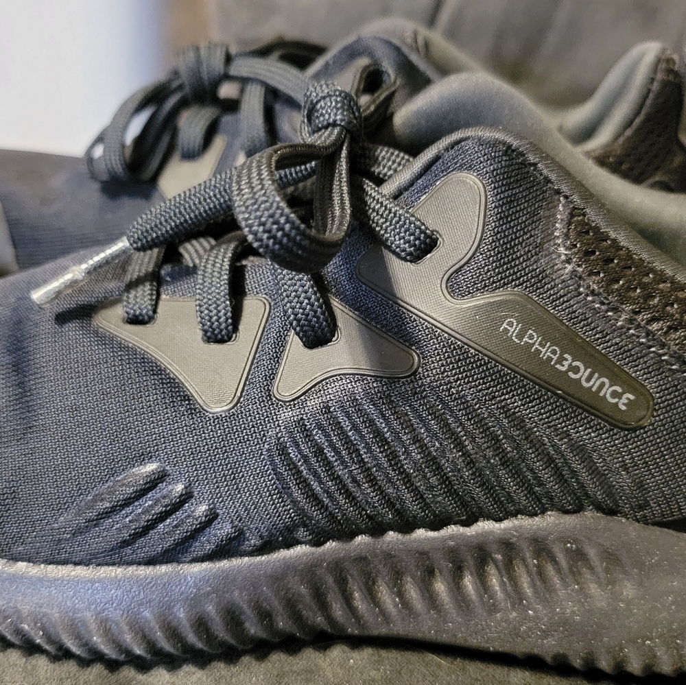 Adidas alphabounce EUC 2.5Y
